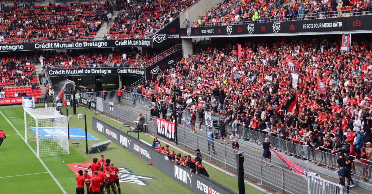 Stade Rennes Ultras VOL DE LA BÂCHE DU RCK : DES AMENDES POUR LES ULTRAS PARISIENS - Rennes ...