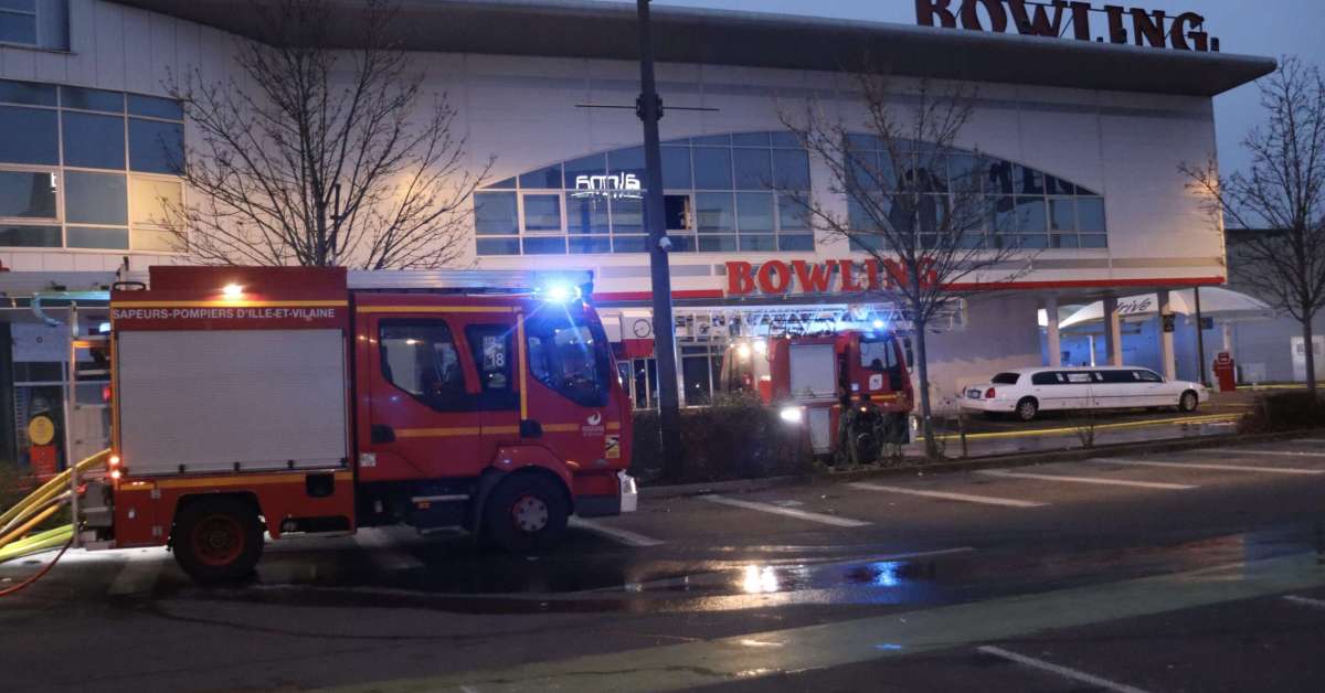 INCENDIE DU BOWLING : LES POMPIERS TOUJOURS SUR LES LIEUX - Rennes ...