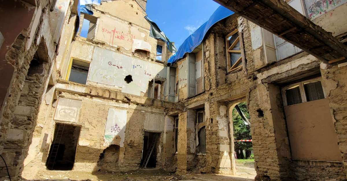 manoir de Baud : derrière les promesses, un patrimoine en train de s’effondrer