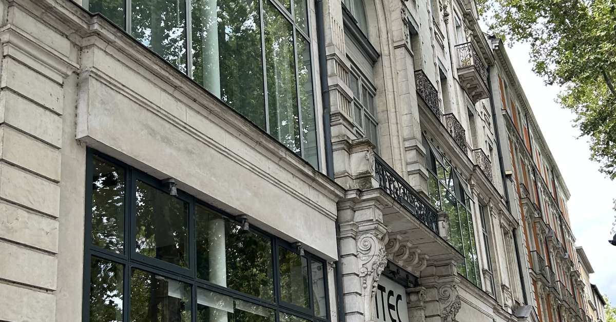 Place de Bretagne : que se passe-t-il derrière les portes de...